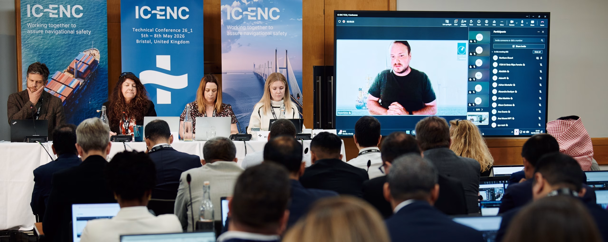 Hybrid events, in-person and virtual live event | Photo credit: valeriia milenina