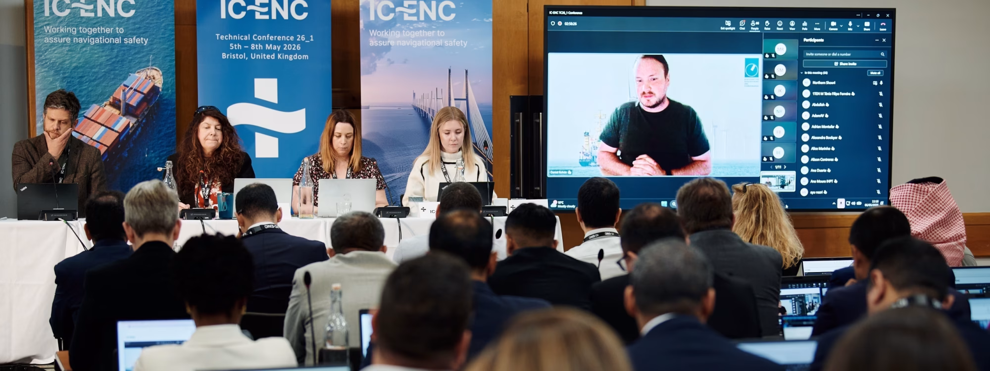 Hybrid events, in-person and virtual live event | Photo credit: valeriia milenina